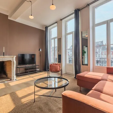 Deux Sur La Grande Place Апартаменты *